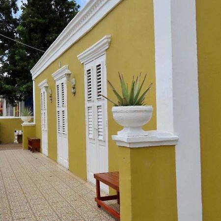 Historic Building The Palm Backyard Studio-Apartment Willemstad, Curacao Feel Home Away From Home Ngoại thất bức ảnh
