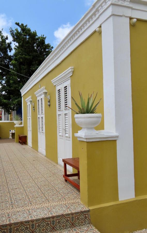 Historic Building The Palm Backyard Studio-Apartment Willemstad, Curacao Feel Home Away From Home Ngoại thất bức ảnh