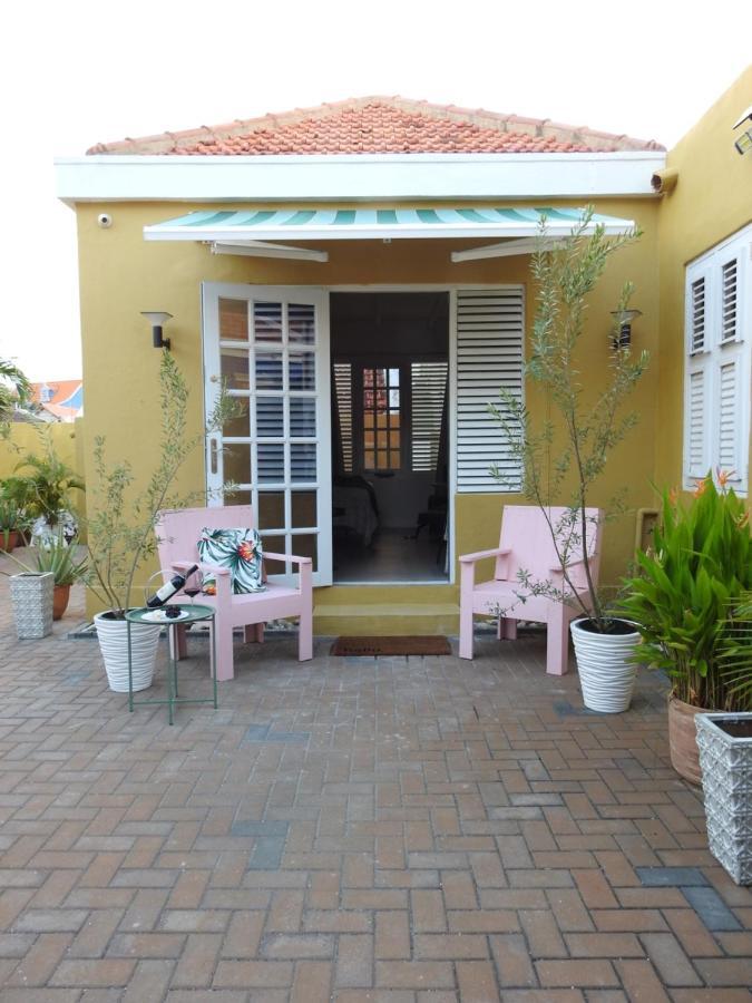 Historic Building The Palm Backyard Studio-Apartment Willemstad, Curacao Feel Home Away From Home Ngoại thất bức ảnh