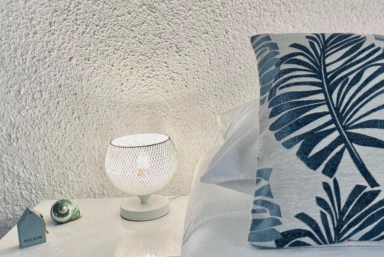 Historic Building The Palm Backyard Studio-Apartment Willemstad, Curacao Feel Home Away From Home Ngoại thất bức ảnh