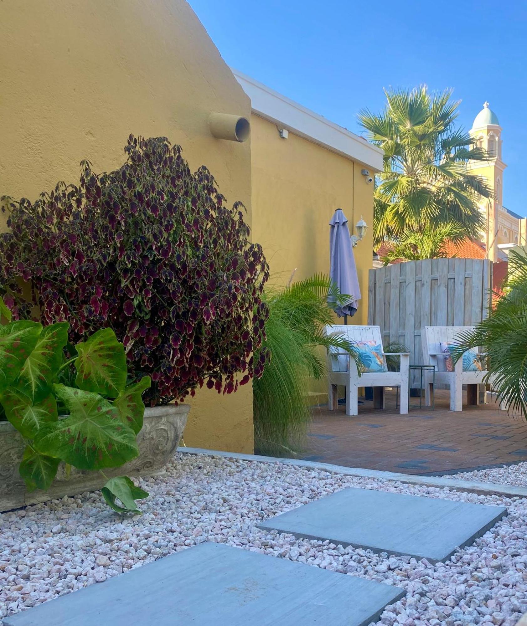 Historic Building The Palm Backyard Studio-Apartment Willemstad, Curacao Feel Home Away From Home Ngoại thất bức ảnh