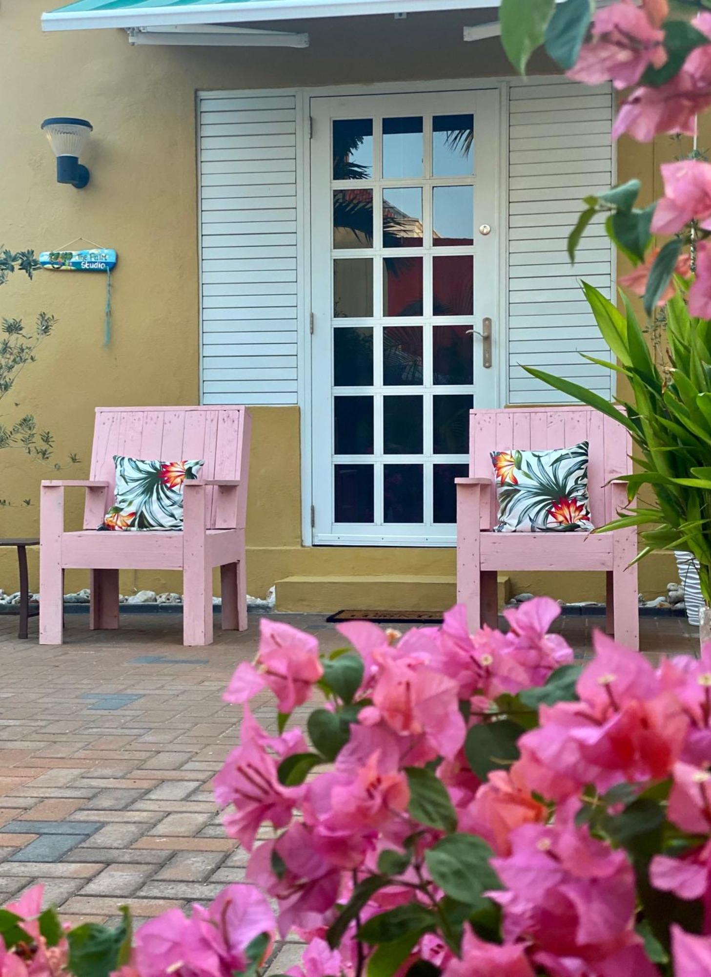 Historic Building The Palm Backyard Studio-Apartment Willemstad, Curacao Feel Home Away From Home Ngoại thất bức ảnh