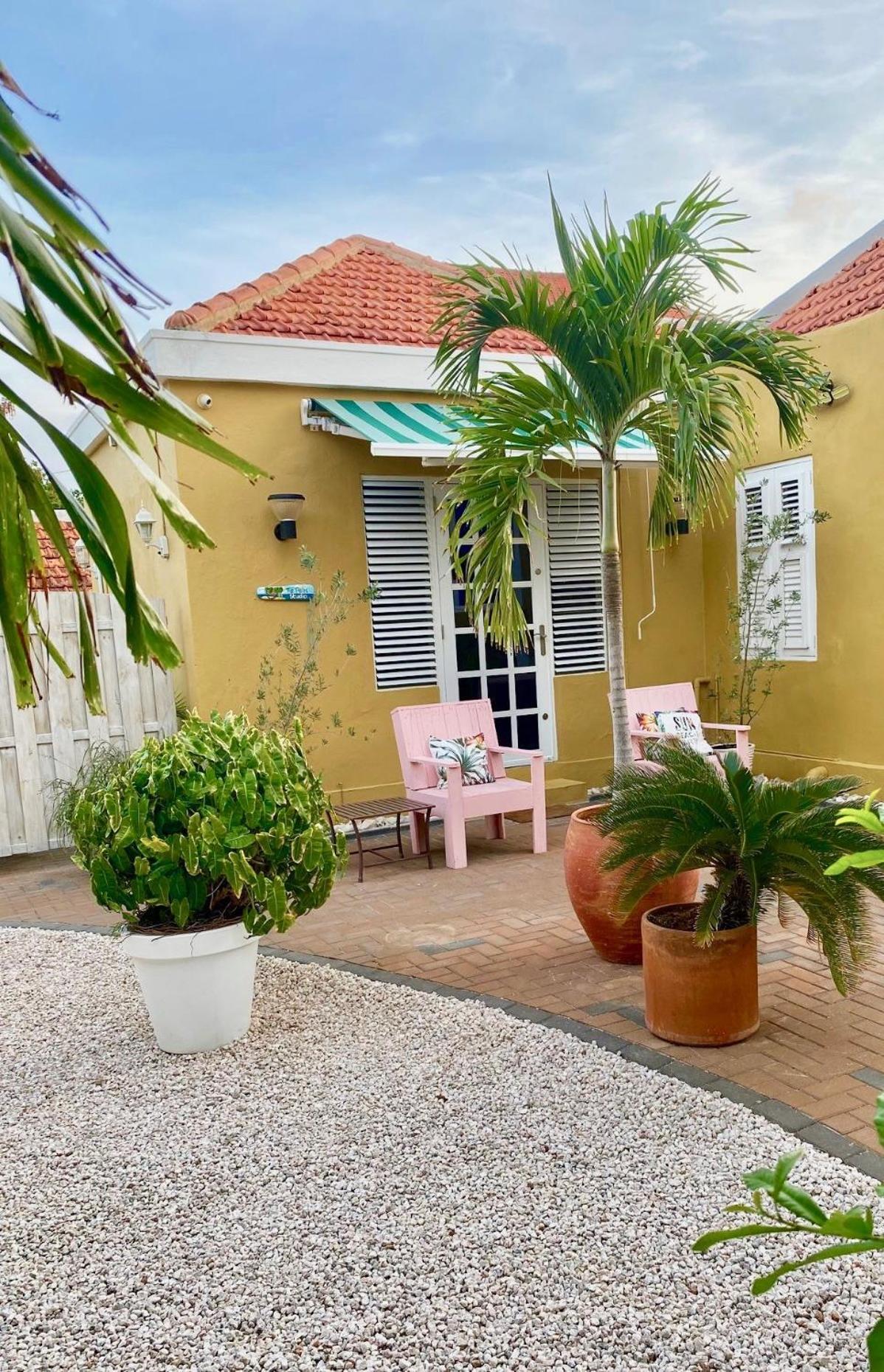 Historic Building The Palm Backyard Studio-Apartment Willemstad, Curacao Feel Home Away From Home Ngoại thất bức ảnh