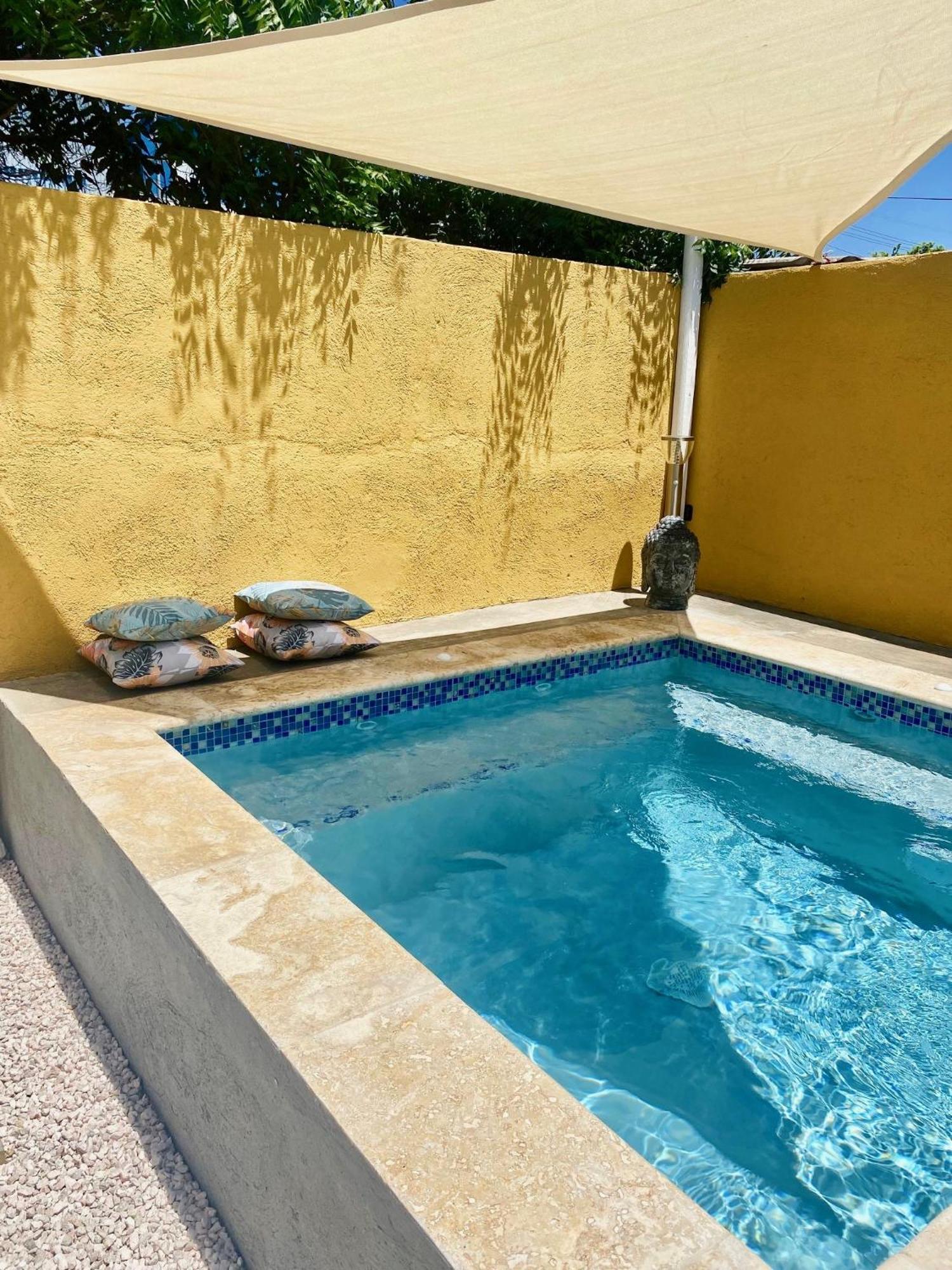 Historic Building The Palm Backyard Studio-Apartment Willemstad, Curacao Feel Home Away From Home Ngoại thất bức ảnh